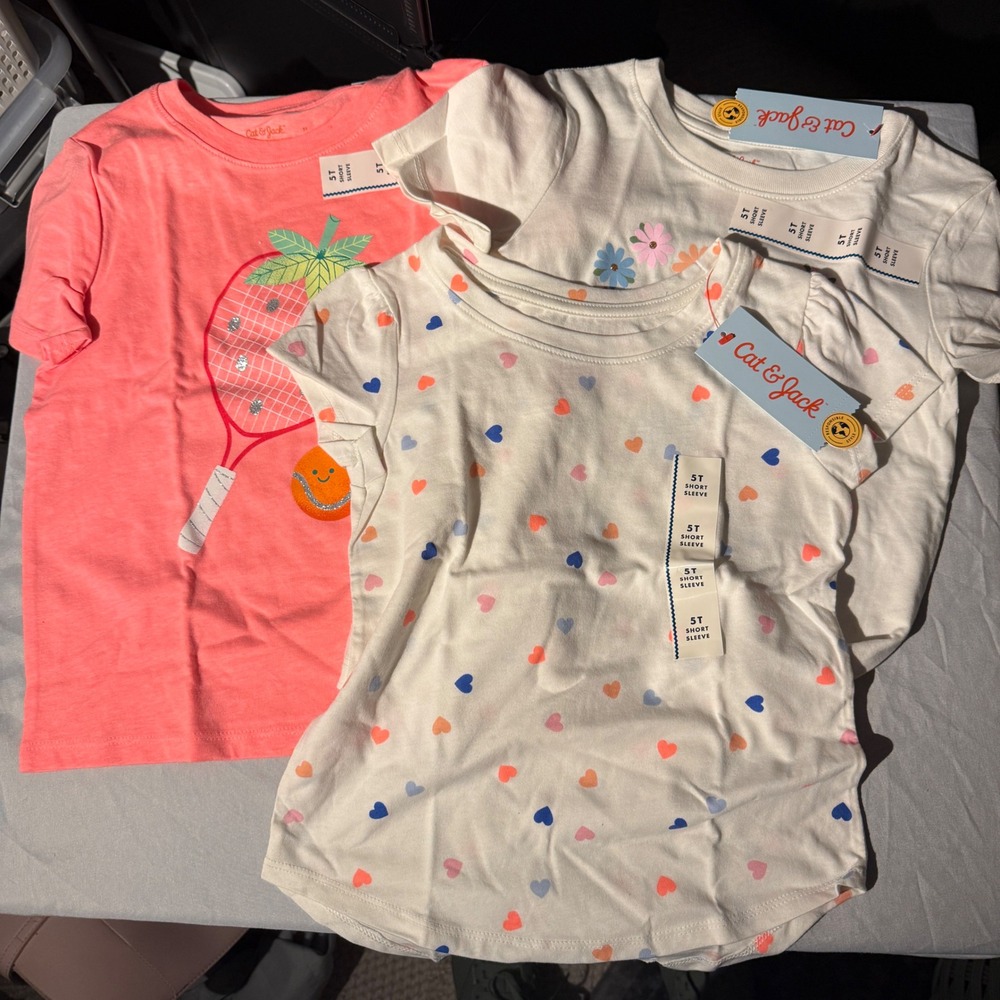 Cat & Jack Girls 5T Short Sleeve Graphic 3 T-Shirt Bundle Hearts Flowers Tennis